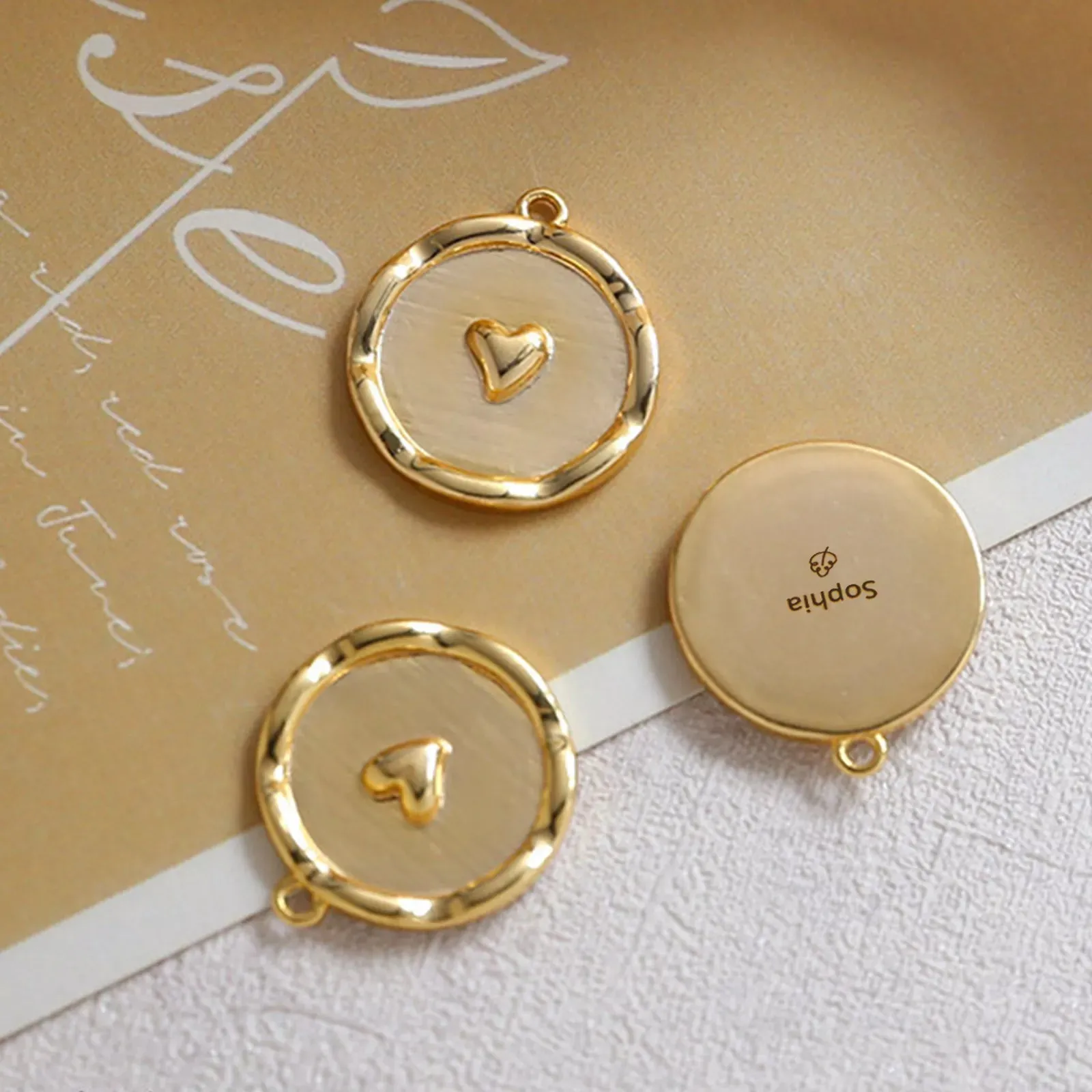 14K Gold Plated Round Heart Pattern Pendant (10pcs)
