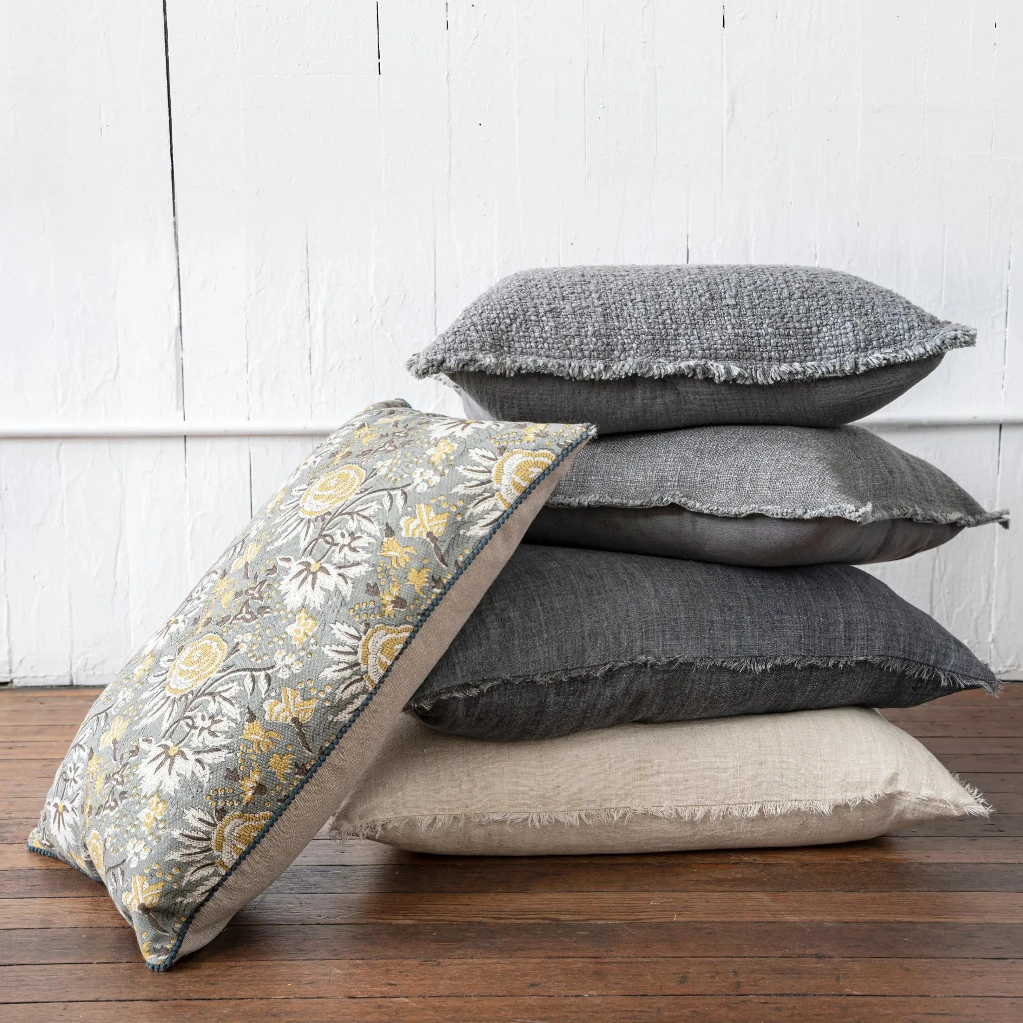 Callisto Pillow Dark Grey